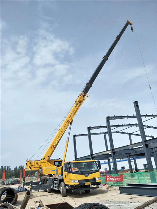 桐柏县超高层建筑钢结构吊装案例